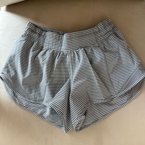 Lululemon Hotty Hot Shorts 2.5”